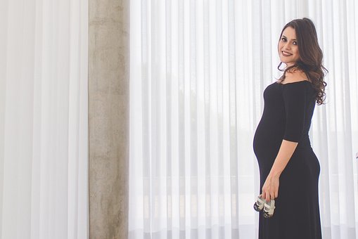 Trendy maternity clothes plus size