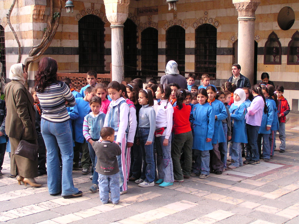 teacher talking to students in school field trip