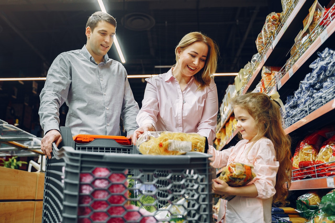 child shopping with parents without nagging